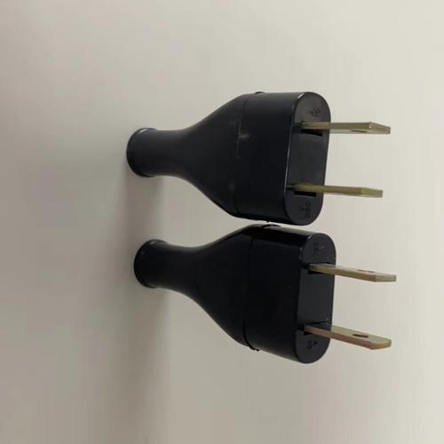 源頭工廠生產(chǎn)南美式電源插頭pvc原料黑色插頭323型號(hào)